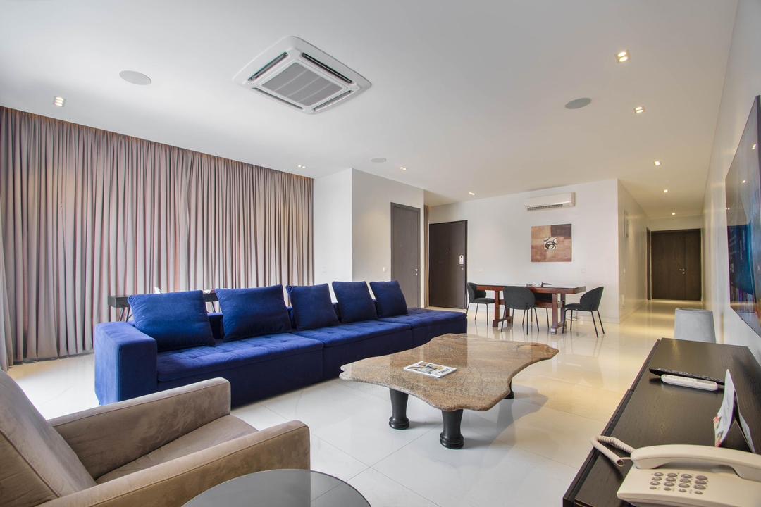 The Penthouse: Beautiful 2 Bedroom Skyline/City View Apartment