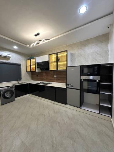 0c30cd00-4947-401c-8988-830051f4b2e2