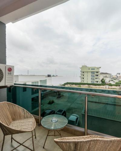 0f67d94d-a454-45b6-81a7-a657e4de9a30