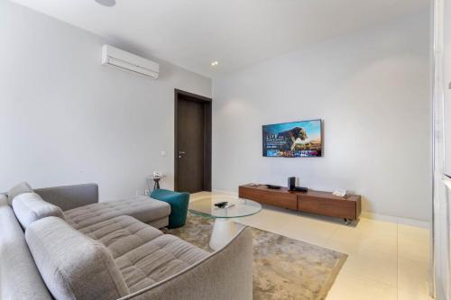 14646108b225-8106-44dd-919a-1fb1e0e6c3be_2