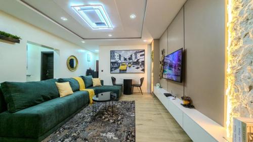 153106c36a34-e9f7-43f1-bb99-75920c540290