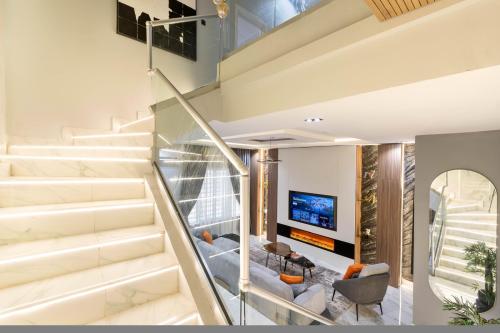 168067ff-4b3a-41d5-84fe-76c0fe748d0f