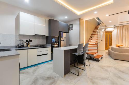 24f562c8-4a48-481f-8fd2-a54c5bb25199