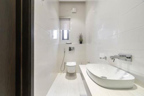 323df60b-b16a-4d21-9cc5-22414262a8ba