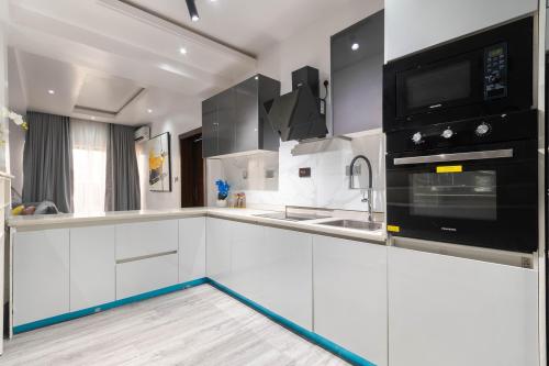 41a18e5b-5e88-4f41-8c93-84ab6afa6e82