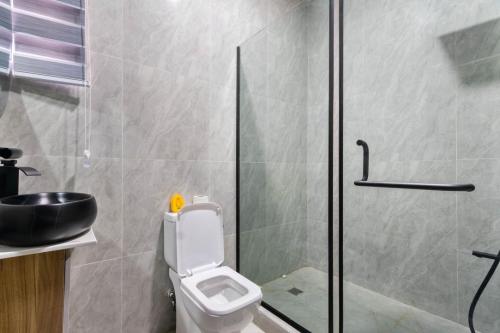 56ef5ef9-6e69-421d-a0f0-1c18fb0c3836