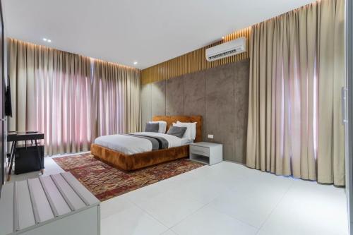 5c12fbdd-63c9-491f-9f65-6f09d635b420