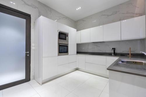 5d6c41ea-ff47-4f62-b6a0-e78ccdff9af3