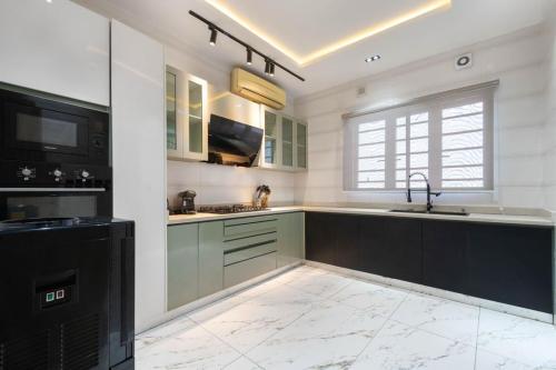 5ec2d795-1326-4131-8a1b-b535461ead21