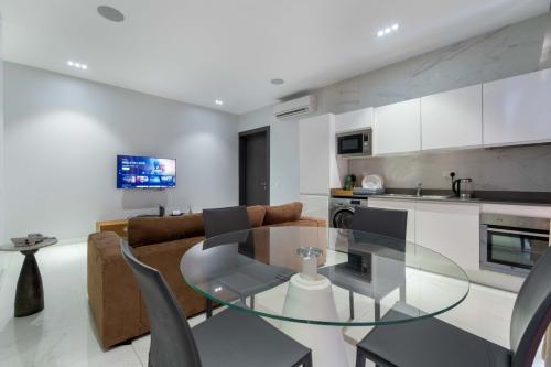 6ab12626-9f26-46a4-b36c-165b3d0ef2d3