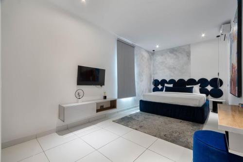 8a151ef9-4b38-40d3-9252-b281cee673f9