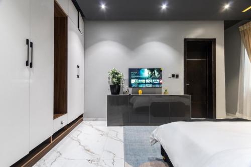 916588b6-7c8e-4ad1-9217-40b95d6d7e63