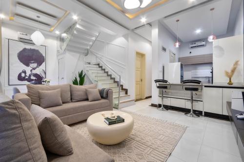 946bd5282b0-50a6-4b6e-9b95-66d7aceb3fa1