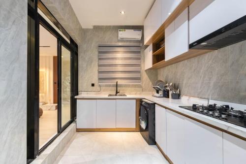 ab8648b4-b954-42c1-8d4e-31144c18d89e