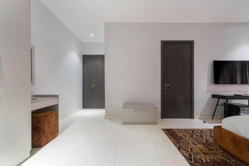 aba0485f-fc47-446c-8b5b-6054af604774