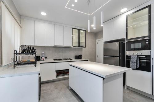 b0d31cc6-4593-4196-9a75-765835cdb457