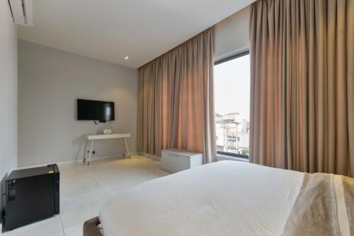 b2192b48-69c3-40c1-9c14-620ed5953911