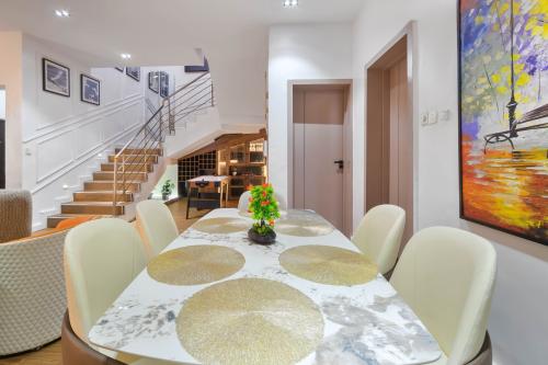 b3a38136-fb86-4634-9290-f51acd5a63f3