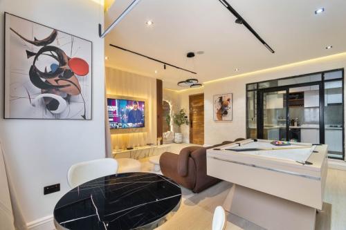 bad4950a-67f3-4428-ad2b-7f340453063a