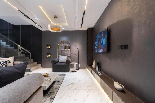 c524fe30-a171-4c99-8c8d-7e3a436f68c8