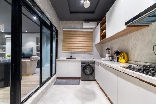 c5d0b3ed-a0ed-4fb9-a486-8868eca127f8