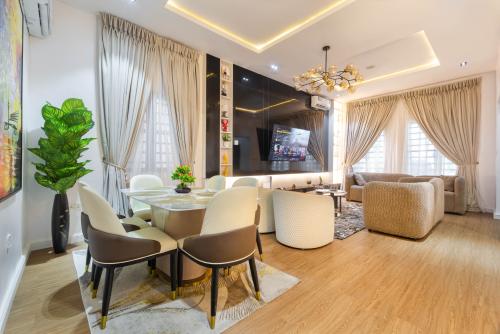 c70c3235-4517-48c4-bedc-1180ceae68ce