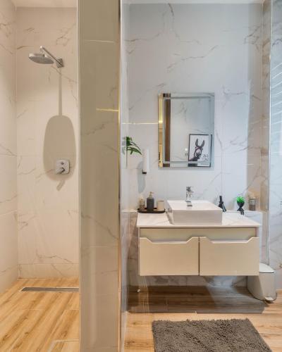 d6cf8d7d-76b4-4759-ac32-f2a141f309fe