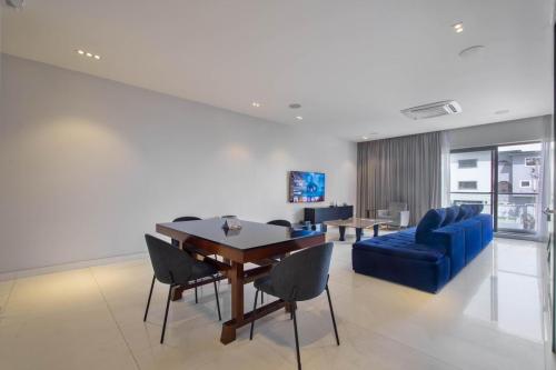 de072613-70d8-483b-be28-28c7c8a43549