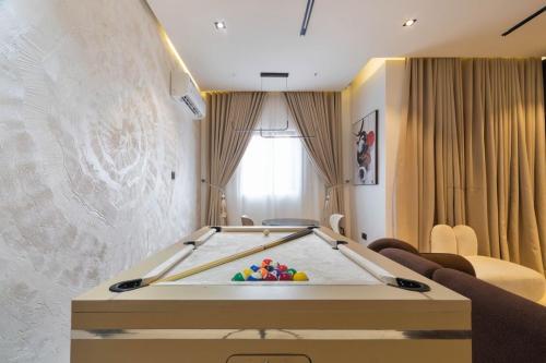 de8c02a3-5142-4444-8b79-093f8901b47d