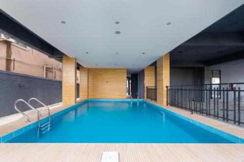 e03e0eb8-c197-4e1a-b746-d758496ba1d0