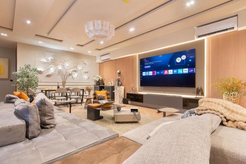 e06edc98-952f-4fc7-b10b-cf0292a10c33