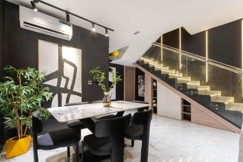 e3565b16-46fc-466f-a3e8-ff00f53c6d9a