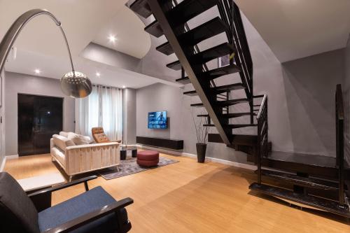 e362047e-3f32-4066-a287-a7d987859e86