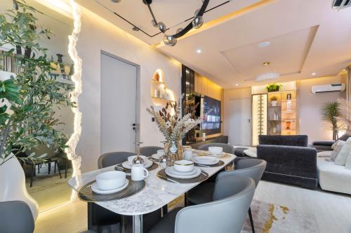 e5c296aa-4a2f-4fc0-952e-308207f8a5b3