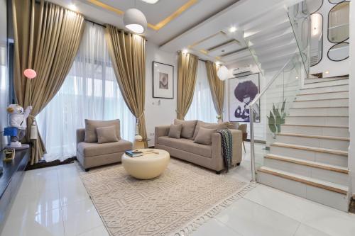 eb88335f-85a5-49ce-a562-88c2f449a18b