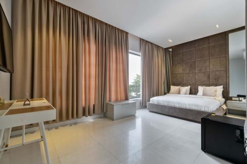 f8f6b66d-9515-485d-ba29-4dbac5c09569