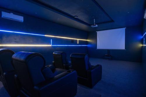 f8fb1b79-fd7d-4c9b-a538-dd70a5a922ad