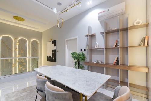 fc4f55db-2da1-4009-804d-30b05896e567